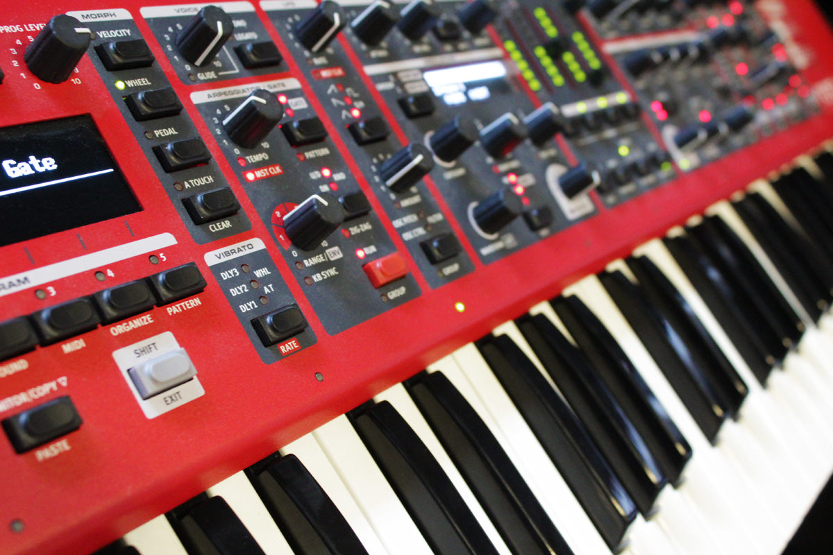 Keyboards & Pianos